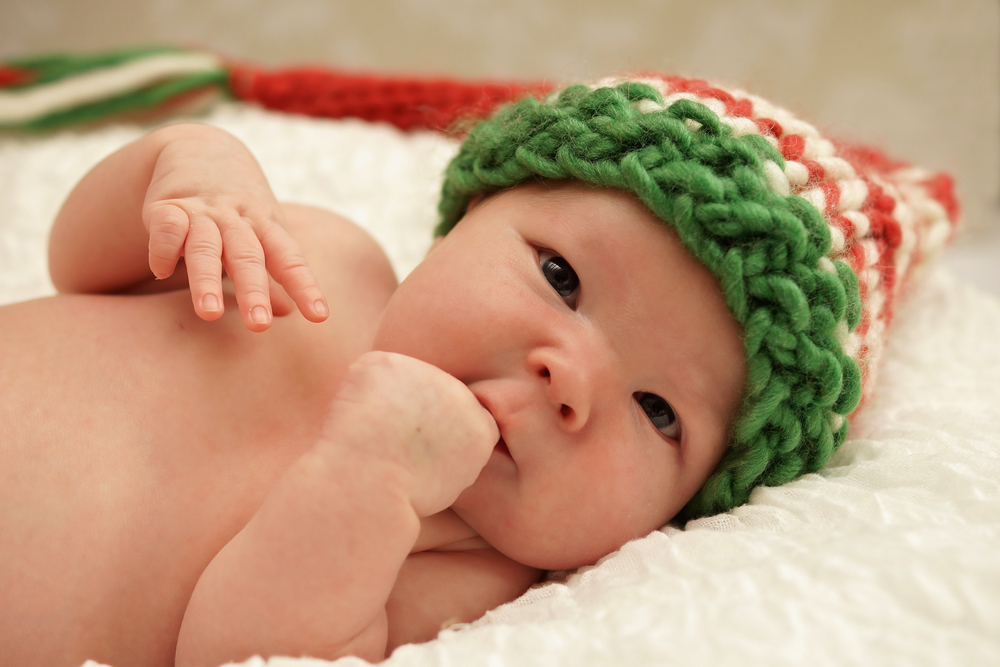 赤ちゃん 新生児の指しゃぶりはいつから 防止する方法は こそだてハック