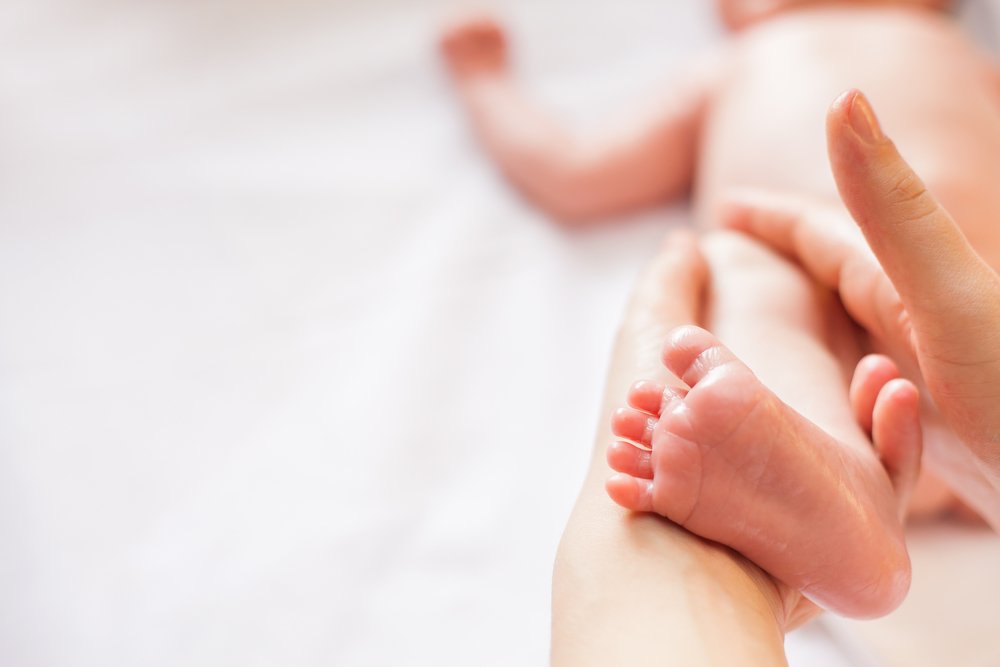 赤ちゃんのベビーマッサージとは いつから 効果ややり方は こそだてハック