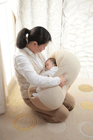 おやすみたまご 授乳 クッション