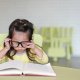 子供　本　読書　眼鏡　勉強