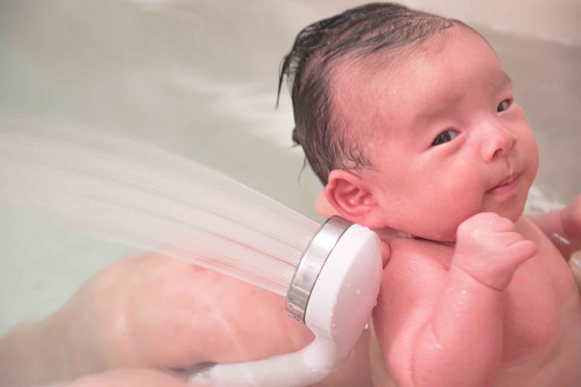 赤ちゃんをお風呂に毎日入れないとダメ シャワーだけでもいい こそだてハック