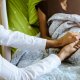 入院　大人　ベッド　医師　患者