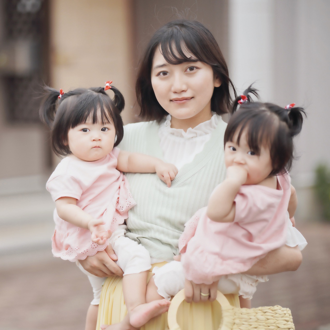 タンデム授乳とは?気持ち悪いとストレスを感じるときの対処法は? こそだてハック タンデム授乳とは?気持ち悪いとストレスを感じるときの対処法は? こそだてハック
