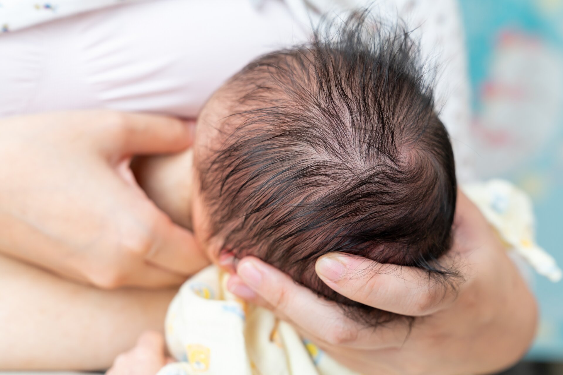 初乳とは いつまで出る 色は黄色 量が出ないときはどうする こそだてハック