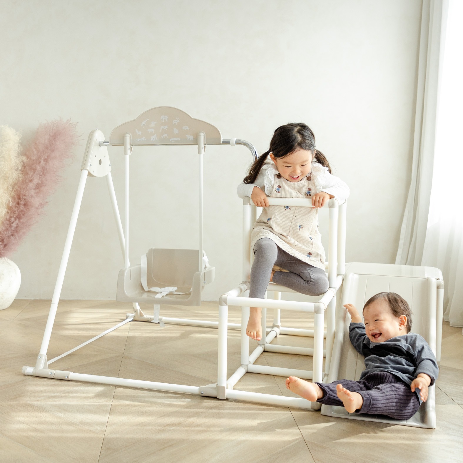 ベビーサークル、ジャングルジム、ブランコ、ボールテント