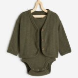 要出典　H&M　ベビー服　正方形