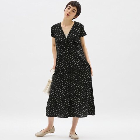 要出典 お知らせ GU 夏ワンピース Vネックプリントワンピース