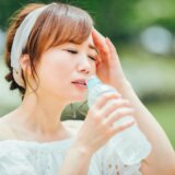 熱中症　女性　暑い　夏
