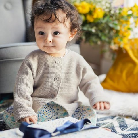 要出典 baby おしらせ ハルウララ  出産祝い3点セット（カーディガン・ヘンリ―トップス ・ロングパンツ）