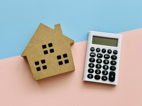 お金　家　マイホーム　電卓　32819678