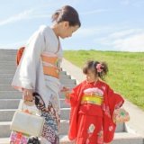 七五三　女の子　着物　屋外