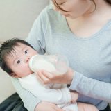 ミルク　授乳　ママ　赤ちゃん