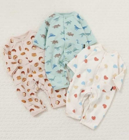 要出典　baby　お知らせ　アプレ　総柄キルトカバーオール