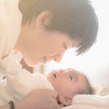 パパ　赤ちゃん　お世話　育児