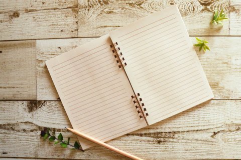 日記　ノート　鉛筆　ジャーナリング
