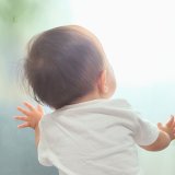 赤ちゃん　窓