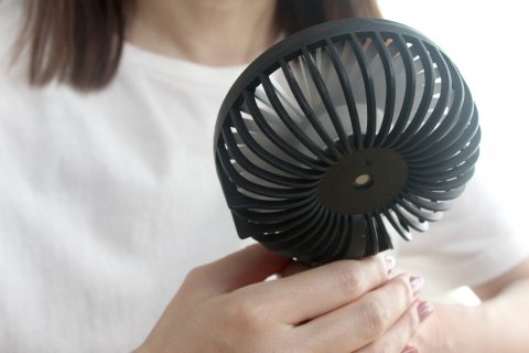 充電式暑さ対策グッズ 携帯用扇風機 ハンディファン
