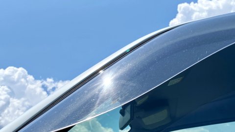 真夏　車　熱中症　車内